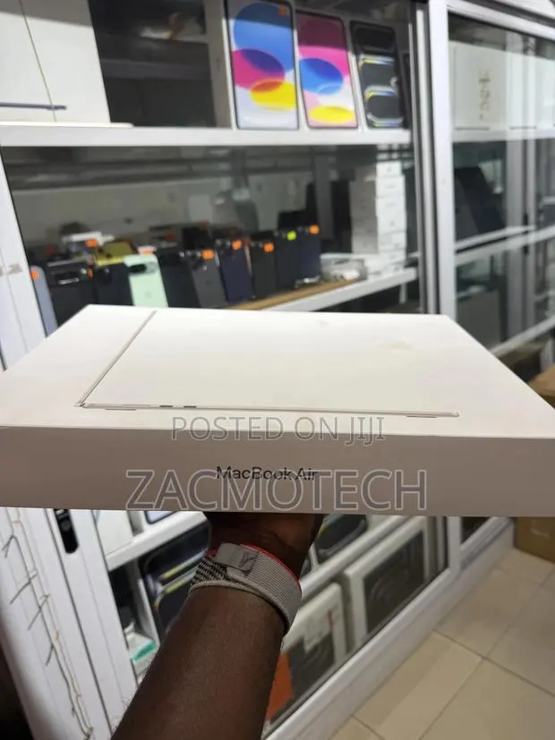 New Laptop Apple MacBook Air 2025 M4 15-Inch 16GB Apple M4 SSD 256GB · Photo 1