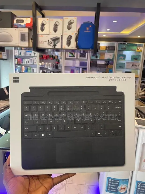 Microsoft Surface Pro Keyboard With Pen Storage · Photo 1