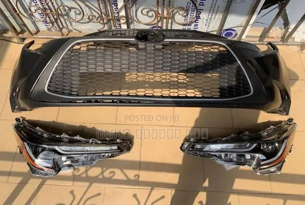 Toyota Corolla 2020 Front Bumper Le Complete With Headlights Pair · Photo 1