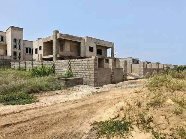 Plot of Land for Sale at Tema Com25 · Photo 1