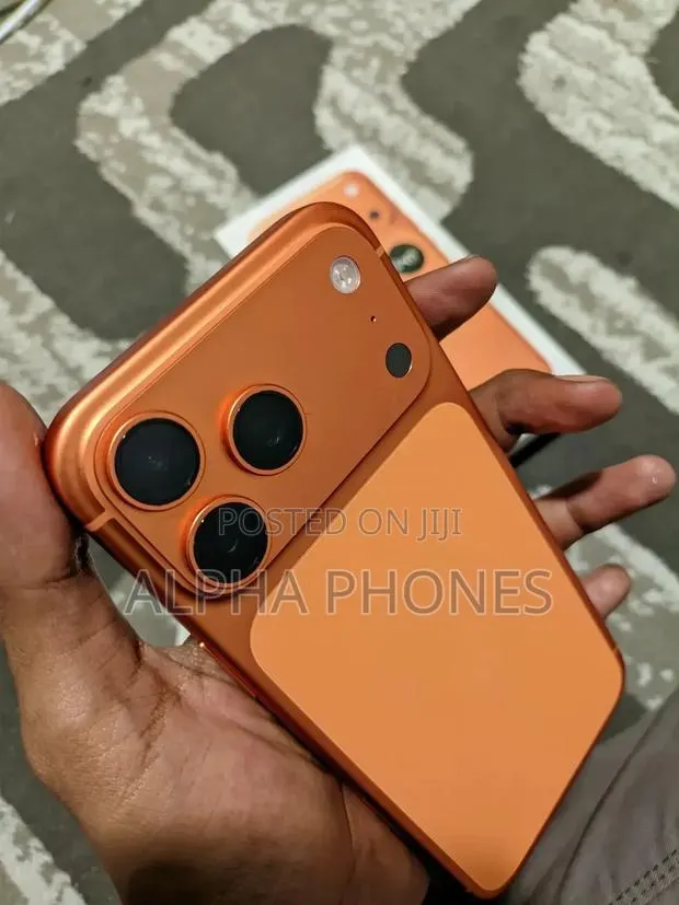 Apple iPhone 17 Pro Max 512 GB Orange · Photo 1