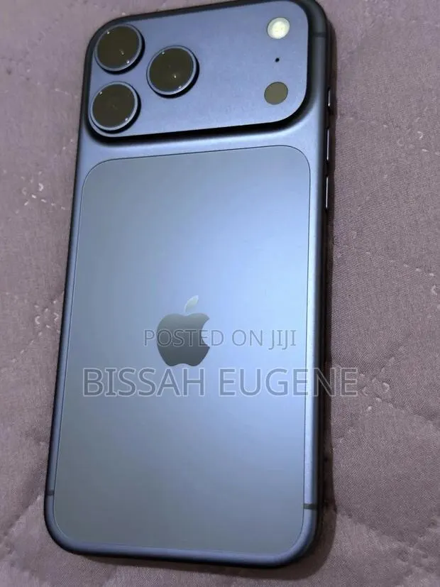 Apple iPhone 17 Pro Max 512 GB Blue · Photo 1