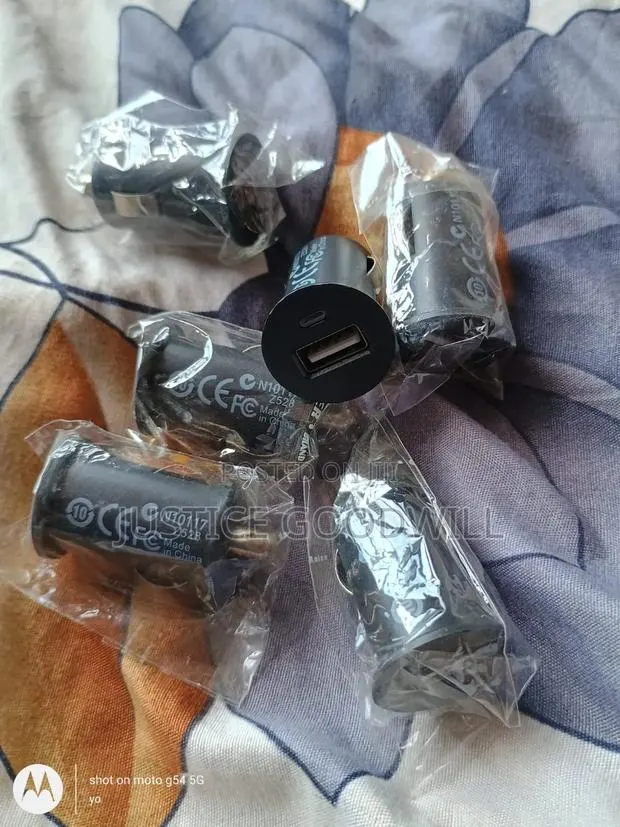 Car Charger · Photo 1