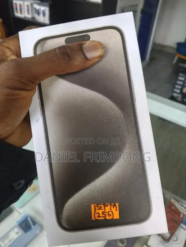 New Apple iPhone 15 Pro Max 256 GB Gray · Photo 1