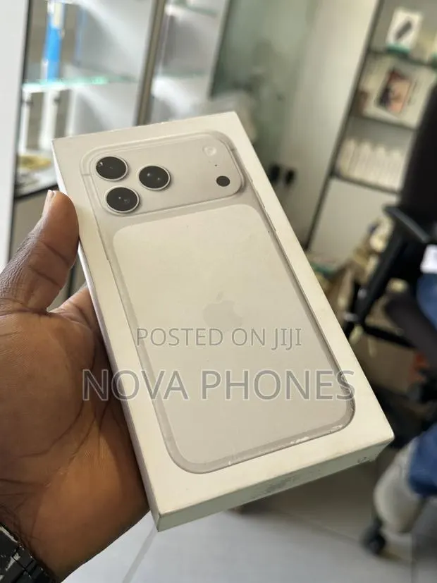 New Apple iPhone 17 Pro Max 256 GB Silver · Photo 1