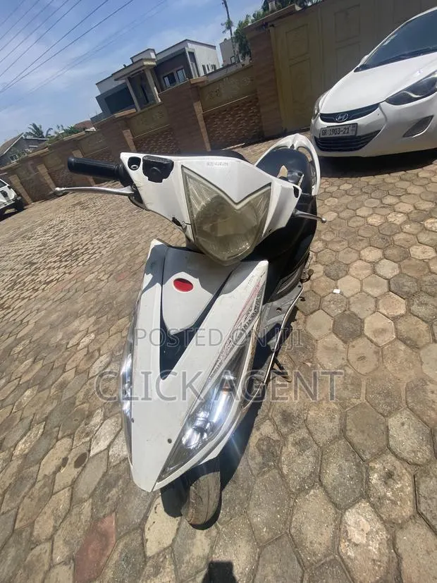 Kymco 2022 White · Photo 1