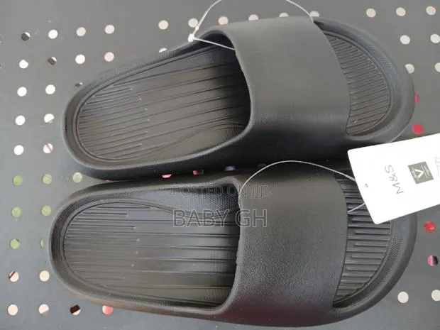 Marks and Spencer Vegan Black Sliders · Photo 1