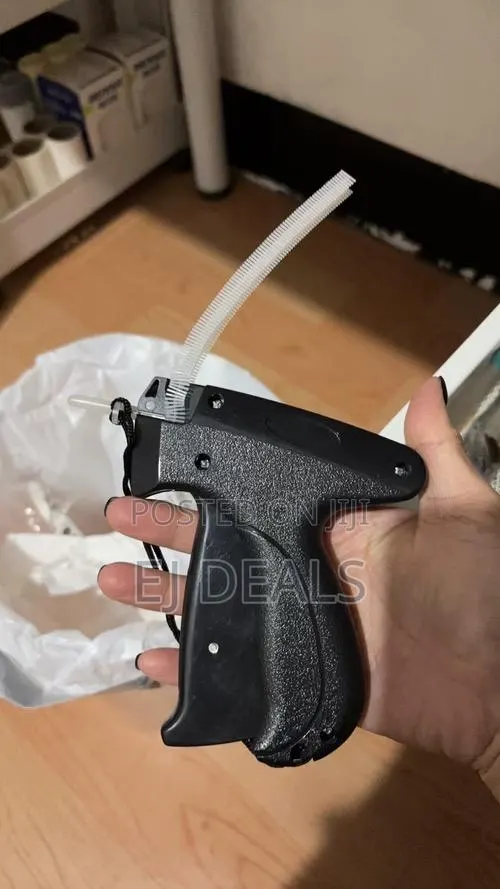 Tagging Gun With Replacement Needle and 1000pcs Tagging Pins · Photo 1