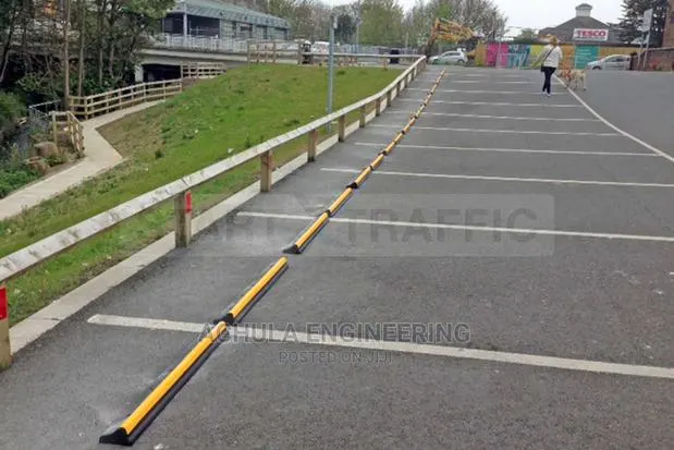Heavy Duty Rubber Car Parking Safety Stopper · Photo 1
