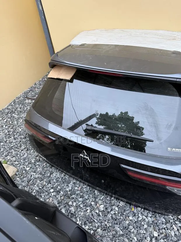 2025 Mitsubishi Outlander Back Booth · Photo 1