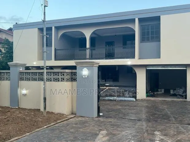 10bdrm Duplex in Tema Metropolitan for sale · Photo 1