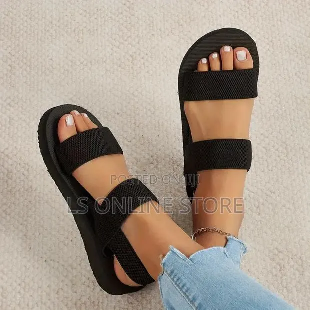 Ladies Simple Black Sandals · Photo 1