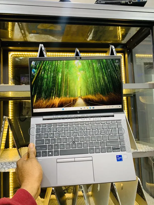 Laptop HP ZBook Firefly G8 16GB Intel Core I7 SSD 256GB · Photo 1