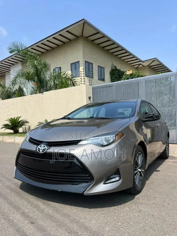 Toyota Corolla LE Eco (1.8L 4cyl 2A) 2018 Brown · Photo 1
