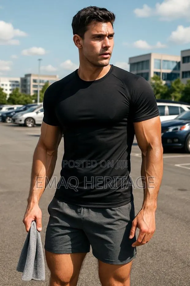 Men's Compression Muscle Fit T-Shirt - Black · Photo 1