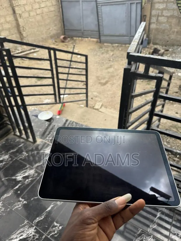 Apple iPad Air (2020) Wi-Fi 256 GB Silver · Photo 1