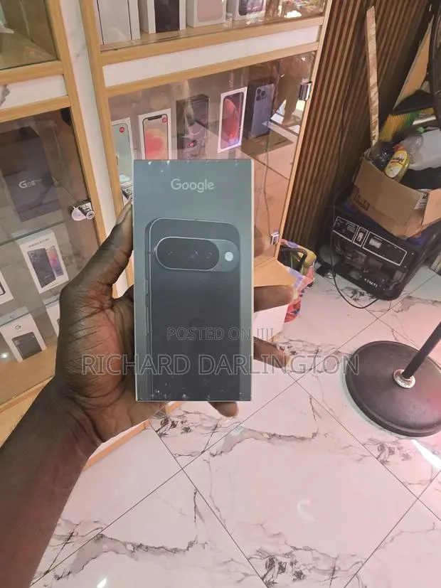 New Google Pixel 10 128 GB Black · Photo 1