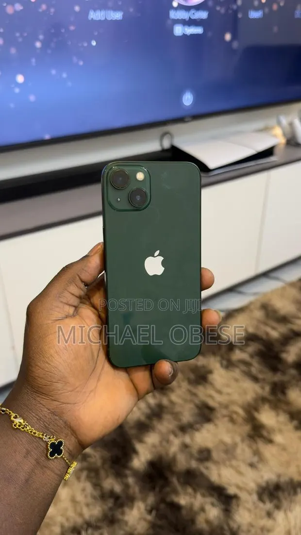 Apple iPhone 13 128 GB Green · Photo 1