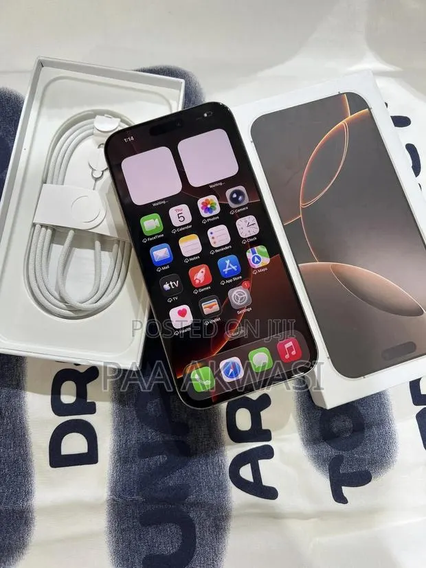 Apple iPhone 16 Pro Max 256 GB Gold · Photo 1