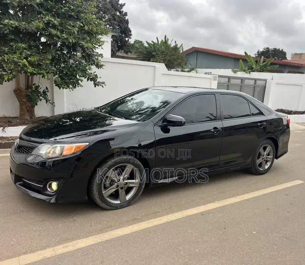 Toyota Camry SE 4dr Sedan (2.5L 4cyl 6A) 2014 Black · Photo 1