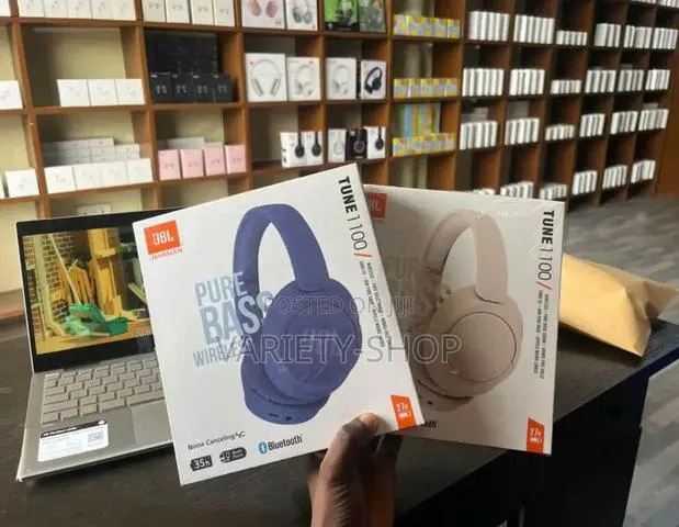 JBL Headphones · Photo 1