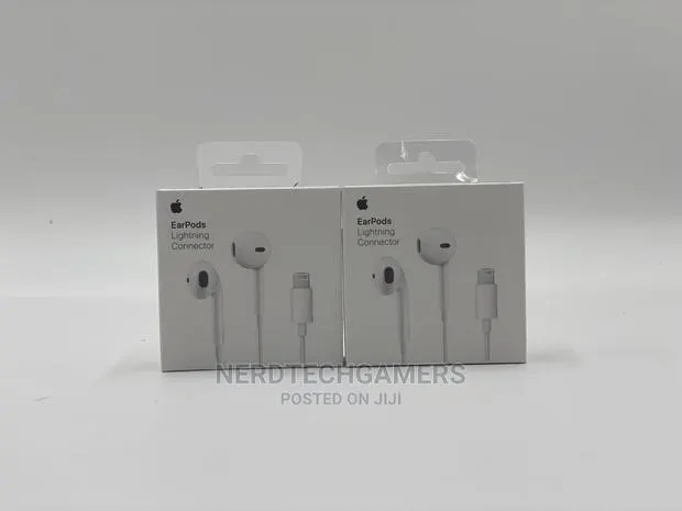 Apple Earpods With Lightning Connector - White · Photo 1
