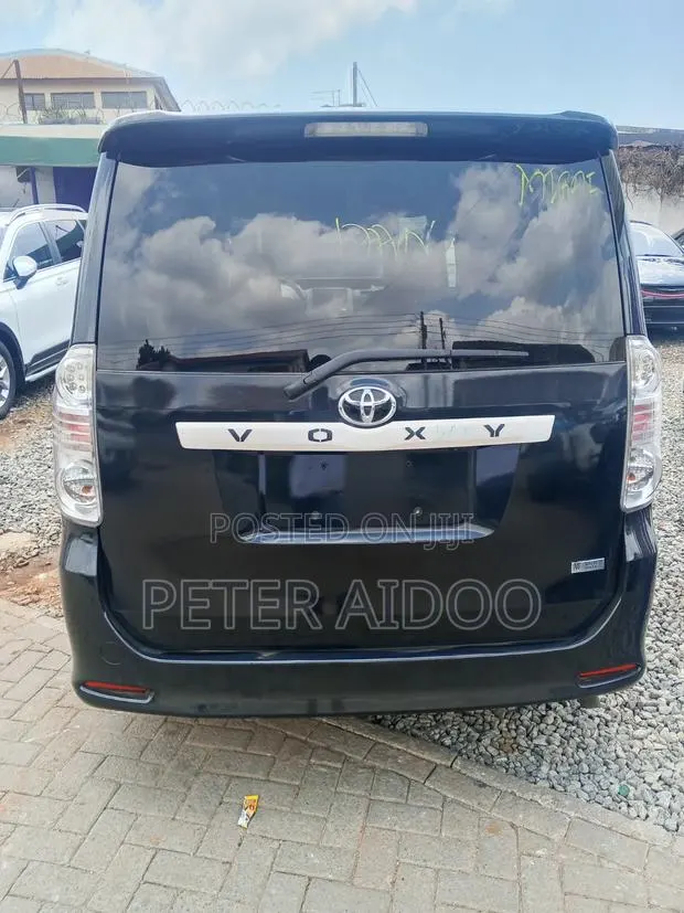 Toyota Voxy 2012 Black · Photo 1