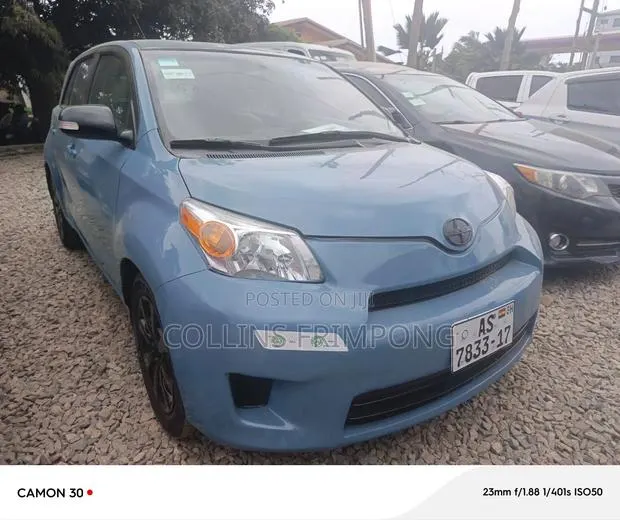 Scion xD Base 2010 Blue · Photo 1