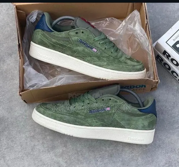 Reebok Classic Suede Sneaker · Photo 1