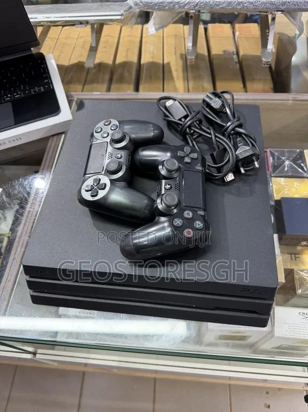 Ps4 Pro 1tb With 2 Controllers + 2 Latest Games · Photo 1