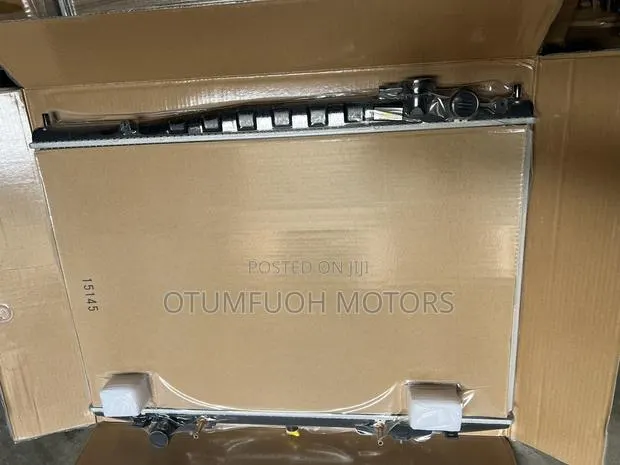 Nissan Hardbody Radiator (Water Tank) · Photo 1