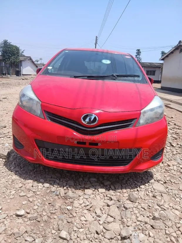 Toyota Vitz 1.0 FWD 5dr 2013 Red · Photo 1
