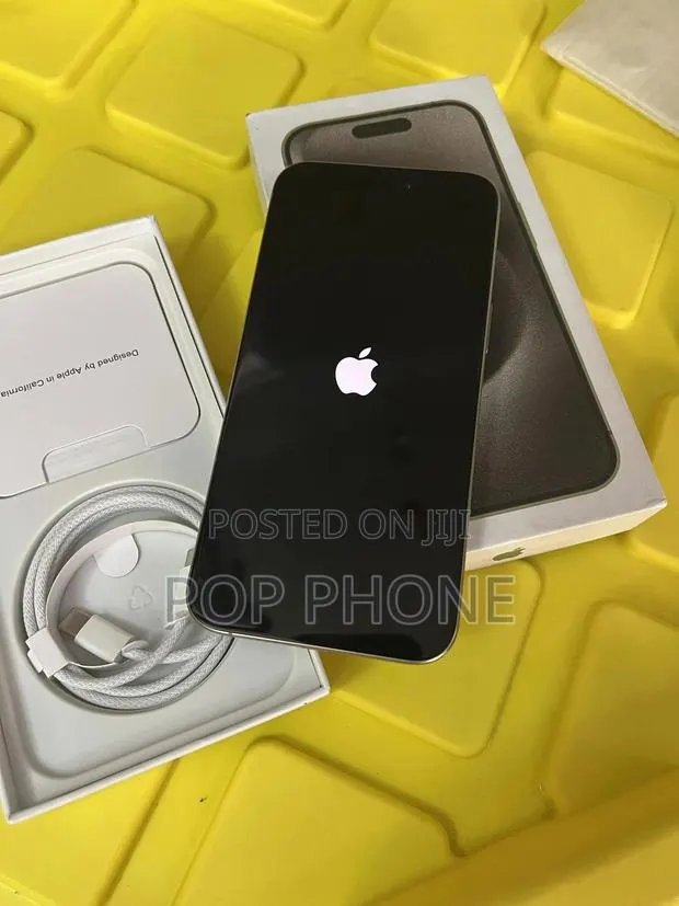 Apple iPhone 15 Pro Max 256 GB Silver · Photo 1
