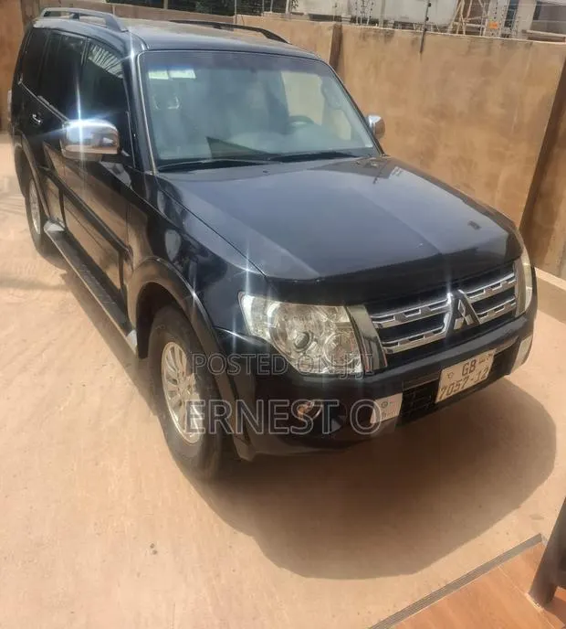 Mitsubishi Pajero 3.0 2011 Black · Photo 1