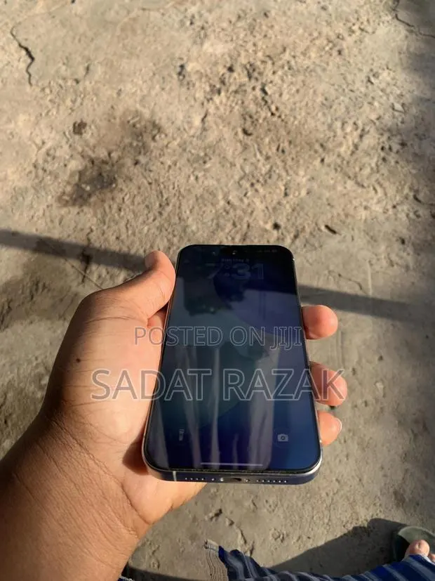 Apple iPhone 15 Pro Max 256 GB White · Photo 1