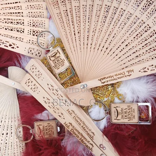 Wooden Hand Fans (With Branding) as Souvenirs · Photo 1