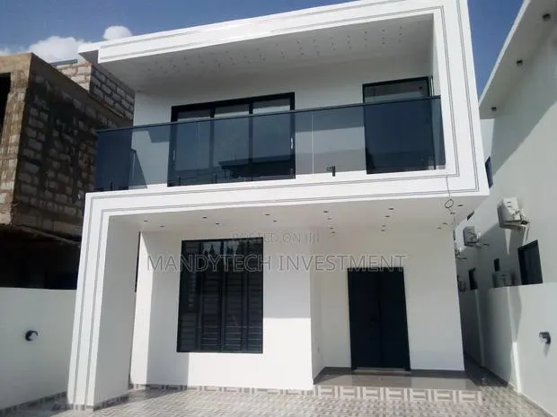 4bdrm Duplex in Lake Side Estate for sale · Photo 1