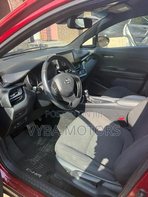 Toyota C-HR 2019 Red · Photo 1