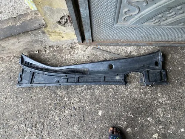 Toyota Corolla 2014 2015 2016 2017 Wiper Panel · Photo 1