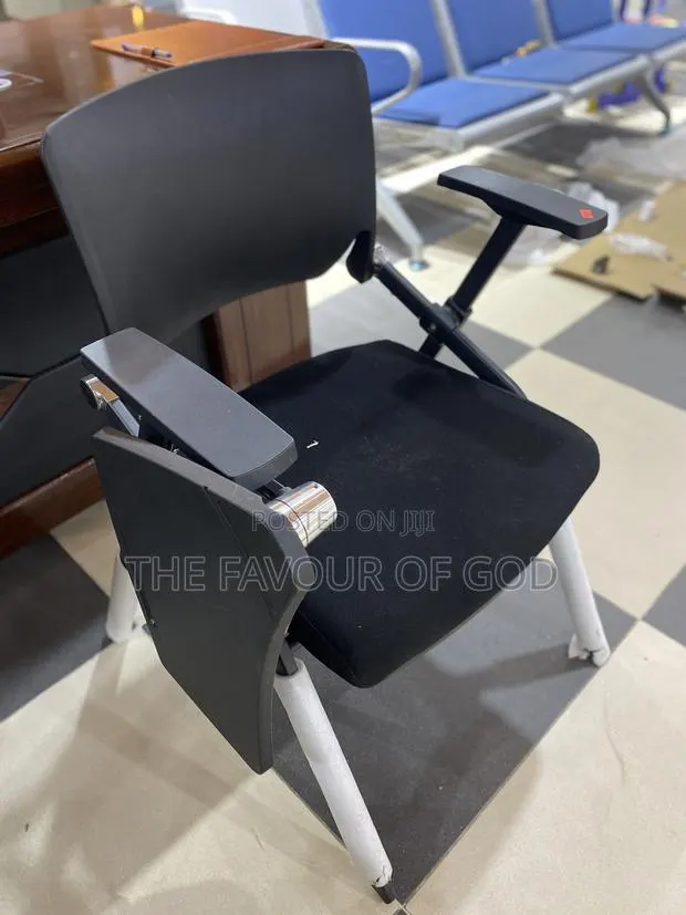 Sturdy Chair · Photo 1