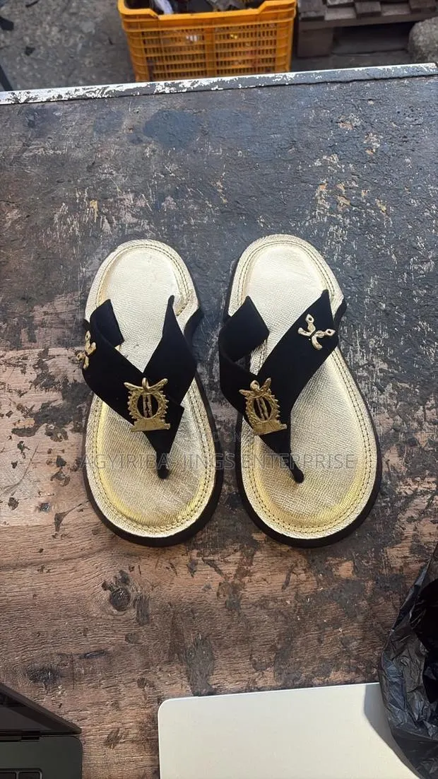 Black and Gold Ahenema · Photo 1