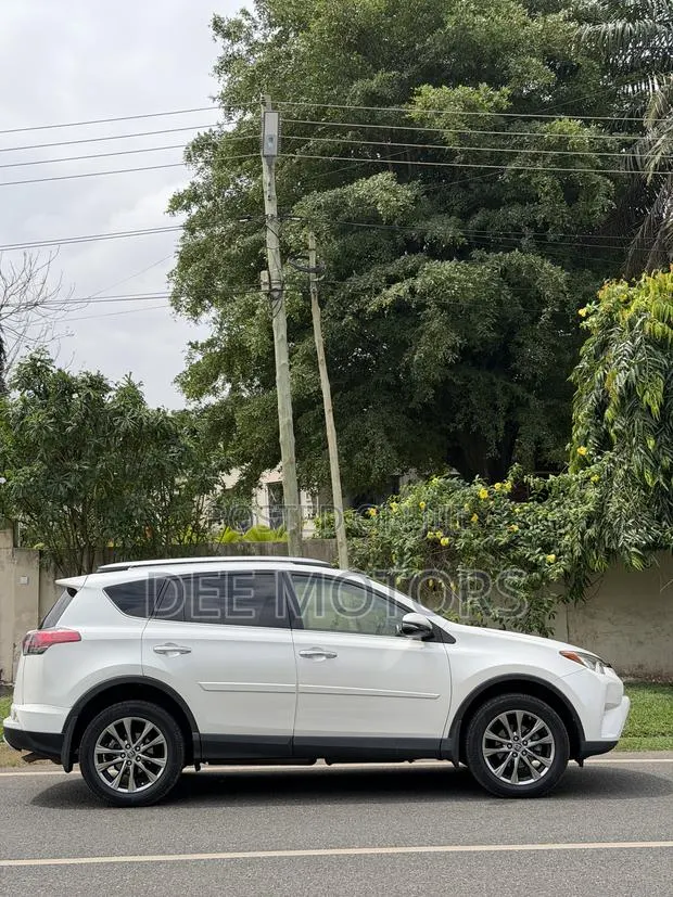Toyota RAV4 Limited 4dr SUV AWD (2.5L 4cyl 6A) 2018 White · Photo 1