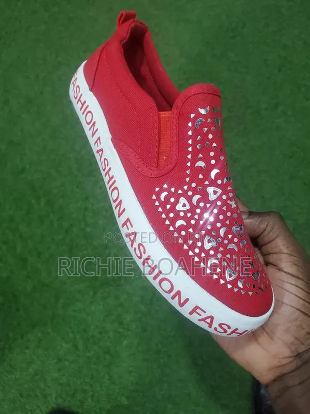Girl Shoe Size 35 · Photo 1