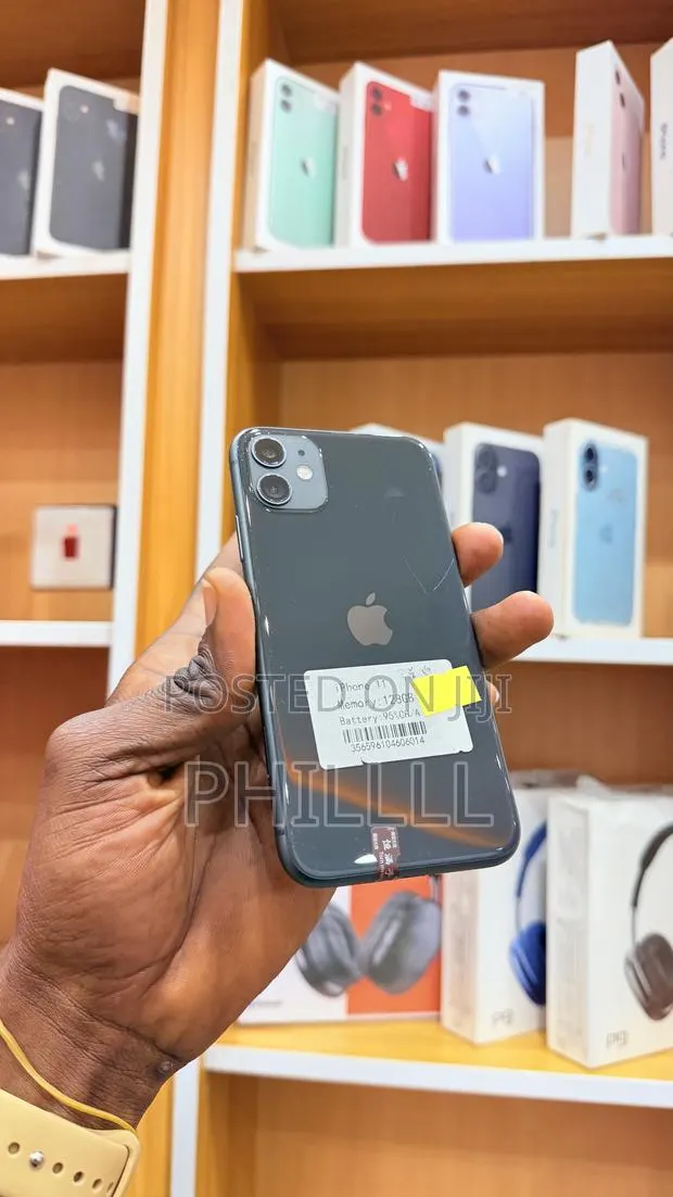 Apple iPhone 11 128 GB Black · Photo 1