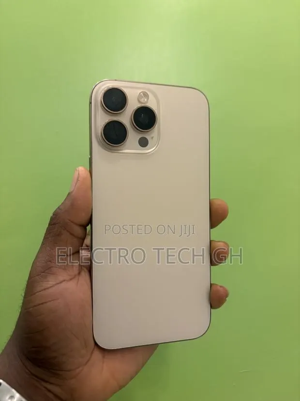 Apple iPhone 16 Pro Max 256 GB Gold · Photo 1