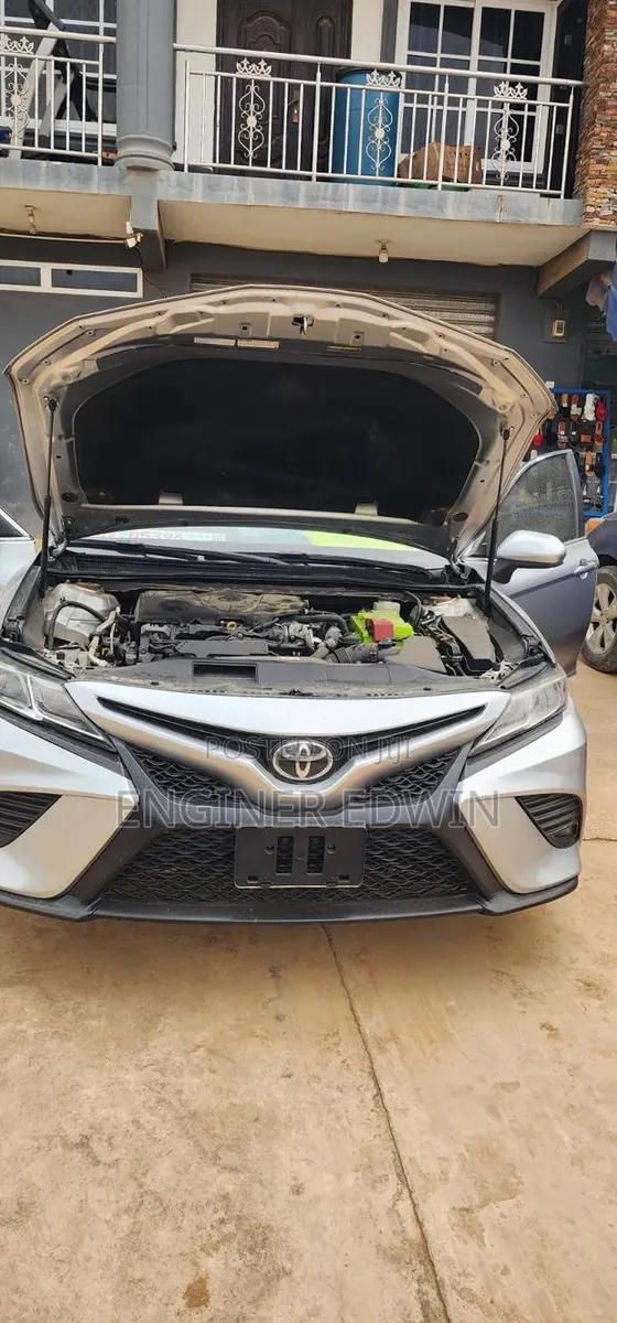 Toyota Camry 2018 Gray · Photo 1