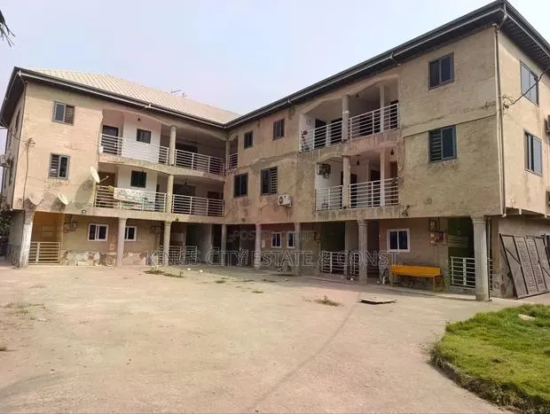 20bdrm Apartment in Dobro, Amasaman for sale · Photo 1