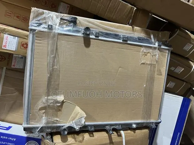Honda CR-V 2010 2011 Radiator (Water Tank) · Photo 1