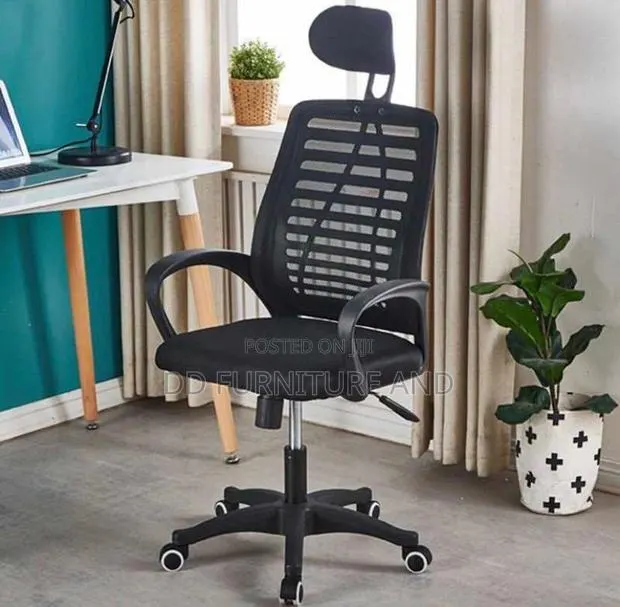 Black Mesh Office Chair · Photo 1