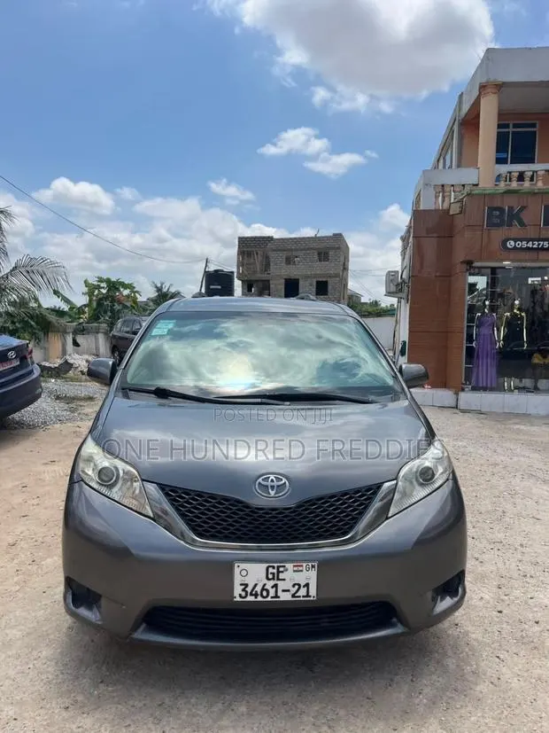 Toyota Sienna LE 8 Passenger 2011 Gray · Photo 1